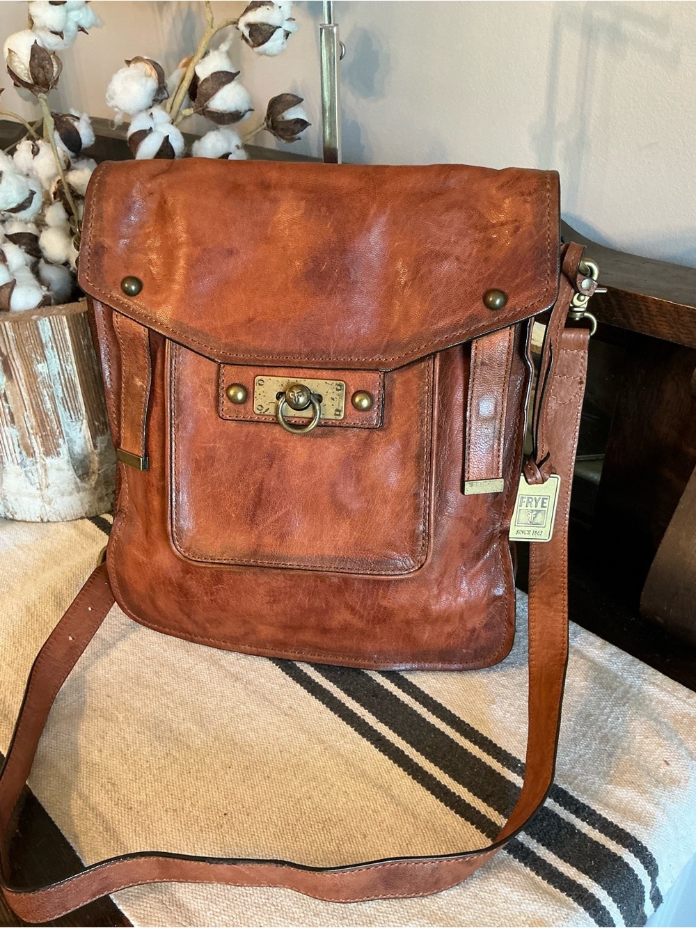 RARE Frye Leather Cameron Magazine Crossbody Bag Cognac Brown Retail $438 - Picture 3 of 12